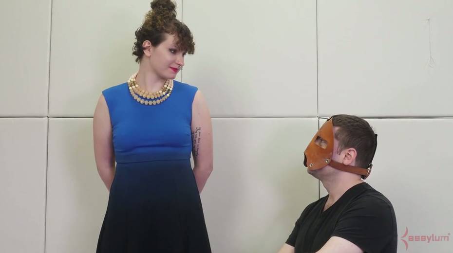 Dude in mask fucks anal hole of one tied up big bottomed brunette - 2. pic