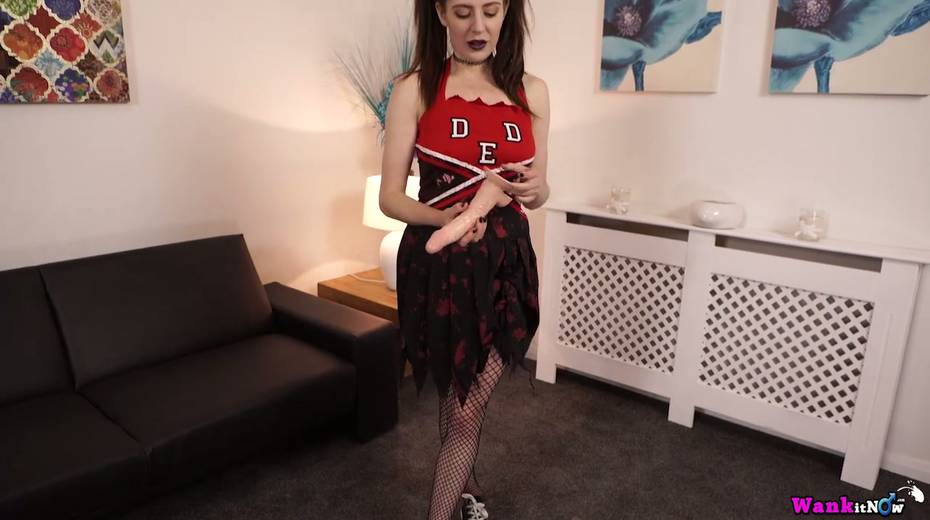 Sassy chick Samantha Bentley tries to satisfy sex-starved cunt with a big dildo toy - 5. pic