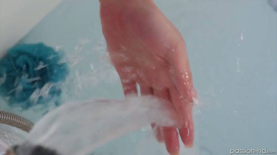Beautiful angel Marina Woods takes a bath before making love with her BF - 2. pic