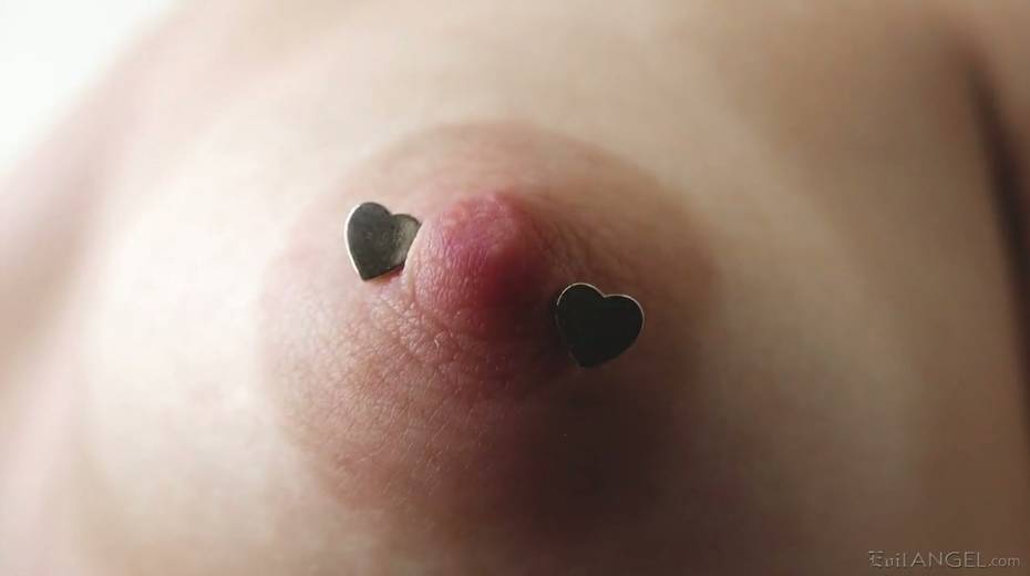 Babe in Indian costume Vienna Rose teats herself with anal toying - 10. pic