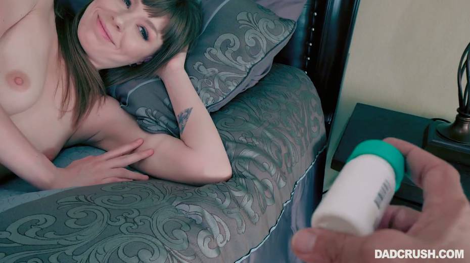 Heart shaved pussy of Alex Blake is eager for big stepdad's dick - 4. pic