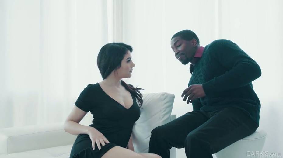 Italian temptress Valentina Nappi gets her yummy pussy and mouth blacked - 3. pic