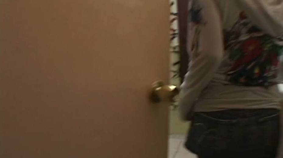 Ugly porn slut Joanna plays with her pussy in the bathroom - 13. pic