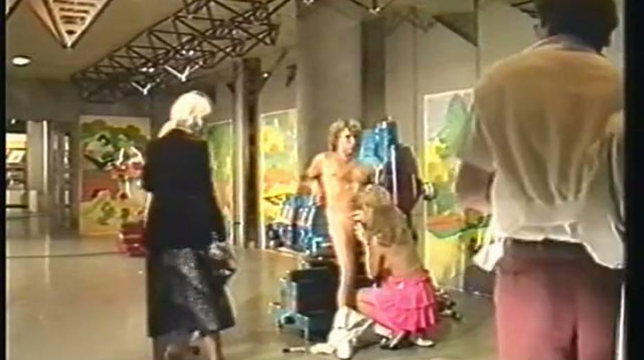 Kinky couple invited their camera fellow to film the way they copulate - 10. pic