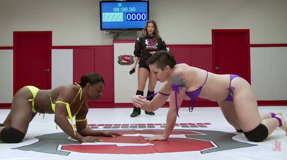 Female bodybuilder Kelli Provocateur is fucked by one strong white bitch - 3. pic