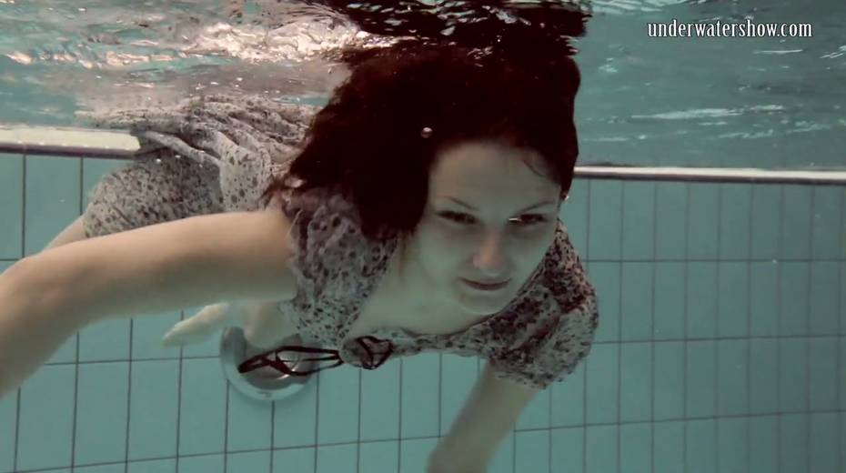 Sexually charged babe Loris Licicia is stripping under the water - 3. pic