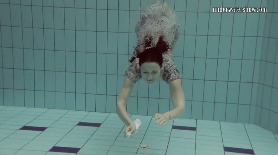 Sexually charged babe Loris Licicia is stripping under the water - 6. pic