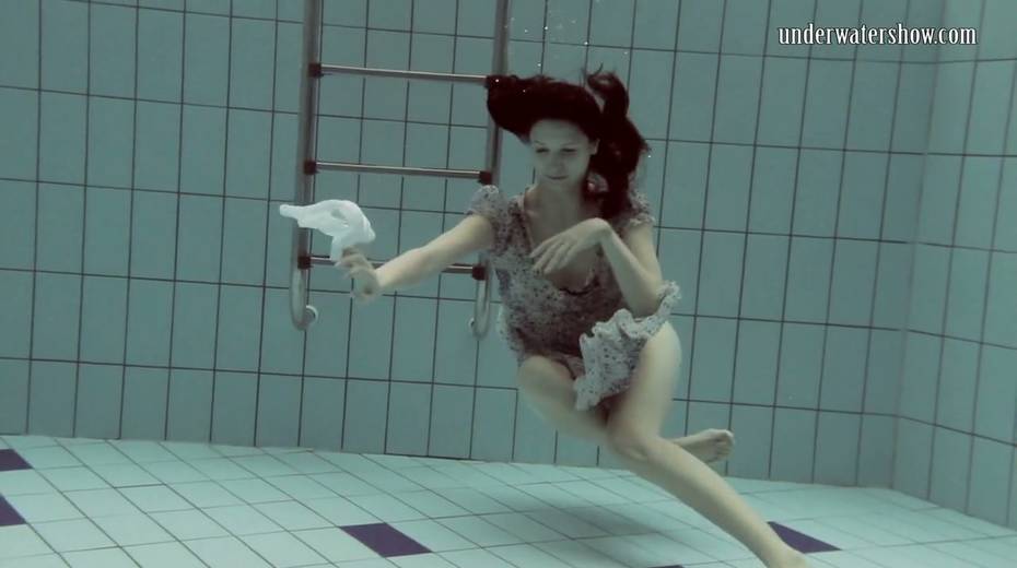 Sexually charged babe Loris Licicia is stripping under the water - 9. pic