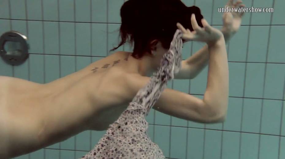 Sexually charged babe Loris Licicia is stripping under the water - 13. pic