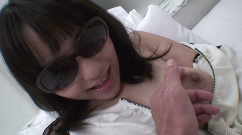 Japanese slut in sun glasses Chizuru gives her head and gets her slit fucked - 2. pic