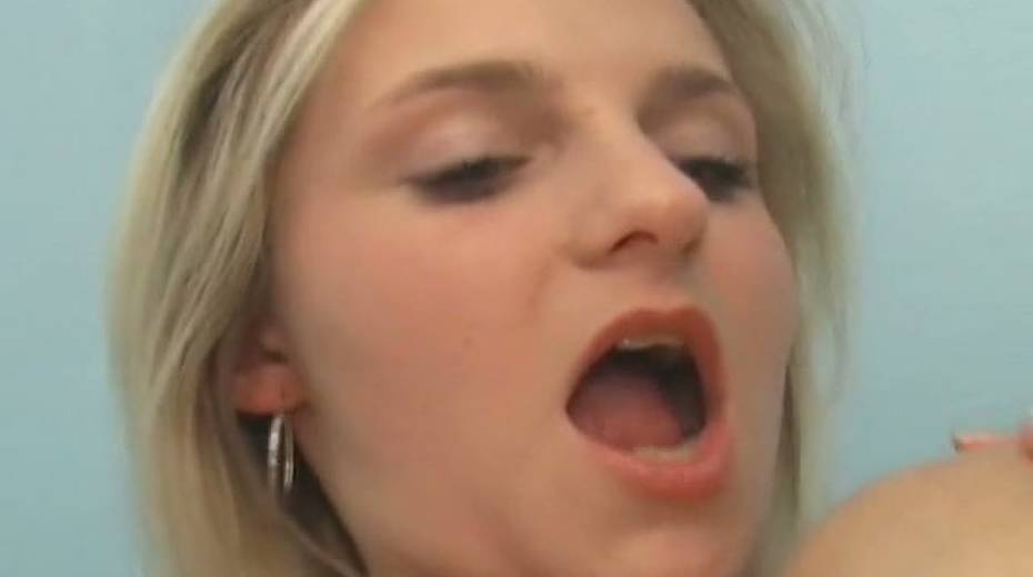 No idea what medical condition is but she wants her doctor to eat her pussy - 8. pic
