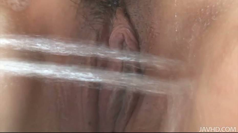 Using a jet spray busty Japanese cutie Haruka Oosaw makes herself cum - 15. pic