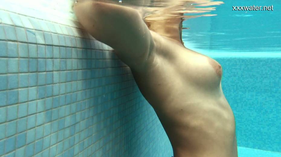 Legendary underwater strip show by sexy swimmer Olla Oglaebina - 10. pic