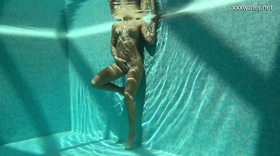 Legendary underwater strip show by sexy swimmer Olla Oglaebina - 15. pic