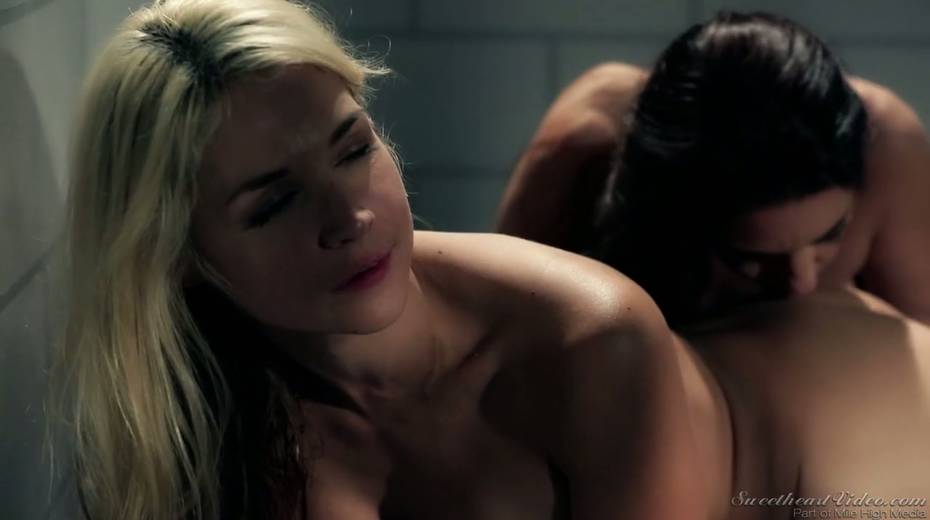 Blond babe Sarah Vandella is licking pussy of sex-appeal cellmate - 22. pic