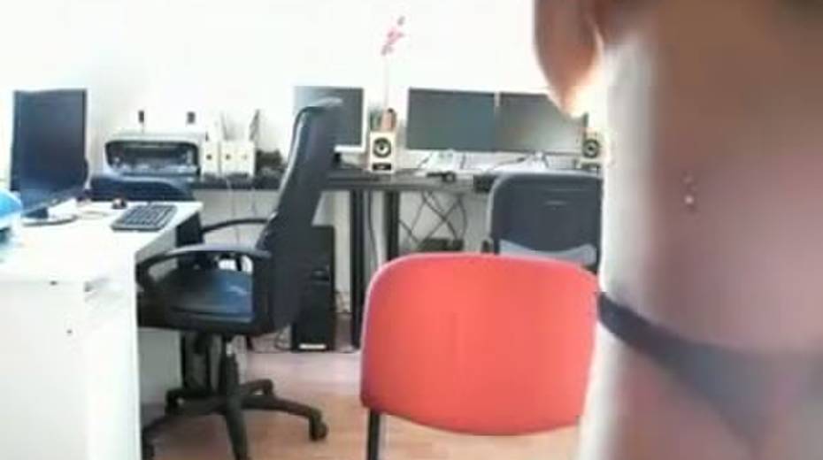 Sexy Hungarian office whore knows how to overcome the boredom at work - 8. pic