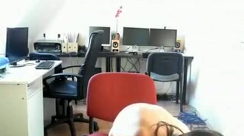 Sexy Hungarian office whore knows how to overcome the boredom at work - 13. pic