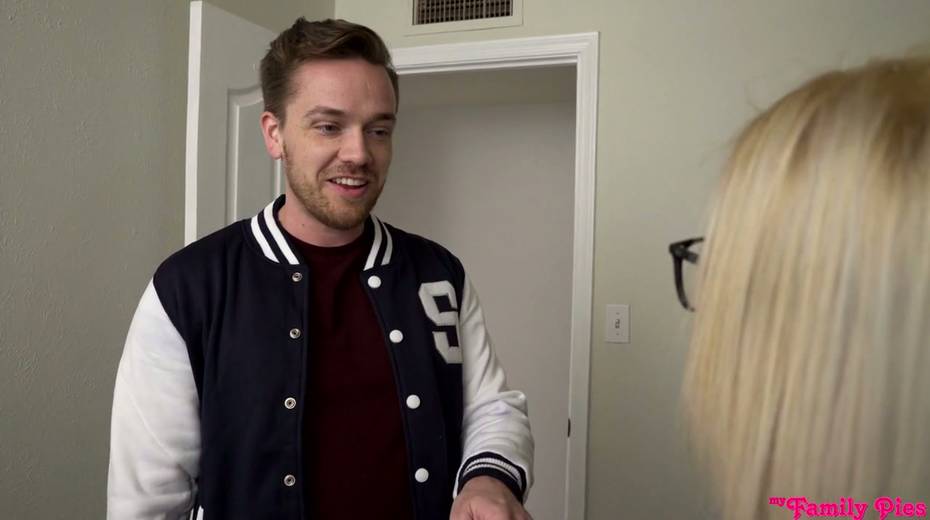 Nerdy blond stepsister Katie Kush gives her head and takes hard pole in wet muff - 8. pic