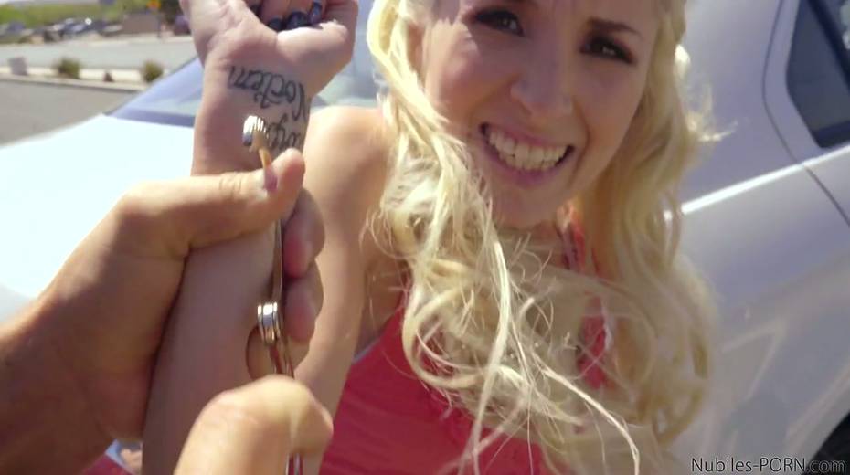 Arrested blonde Piper Perri is fucked by horny policeman in the car - 3. pic