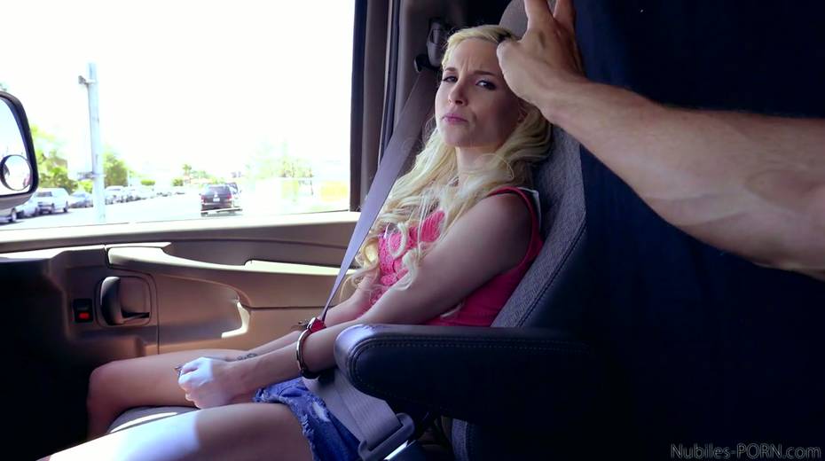Arrested blonde Piper Perri is fucked by horny policeman in the car - 4. pic