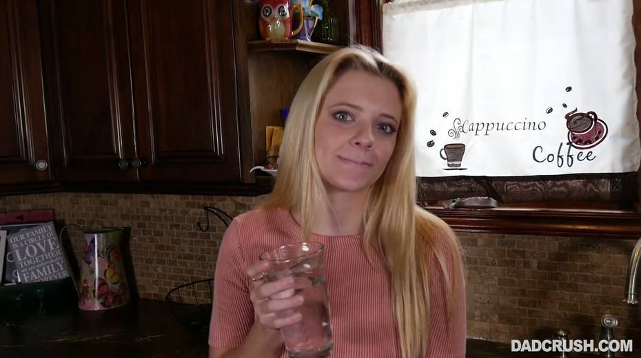 Blonde in glasses Riley Star gives a blowjob to her step daddy - 8. pic