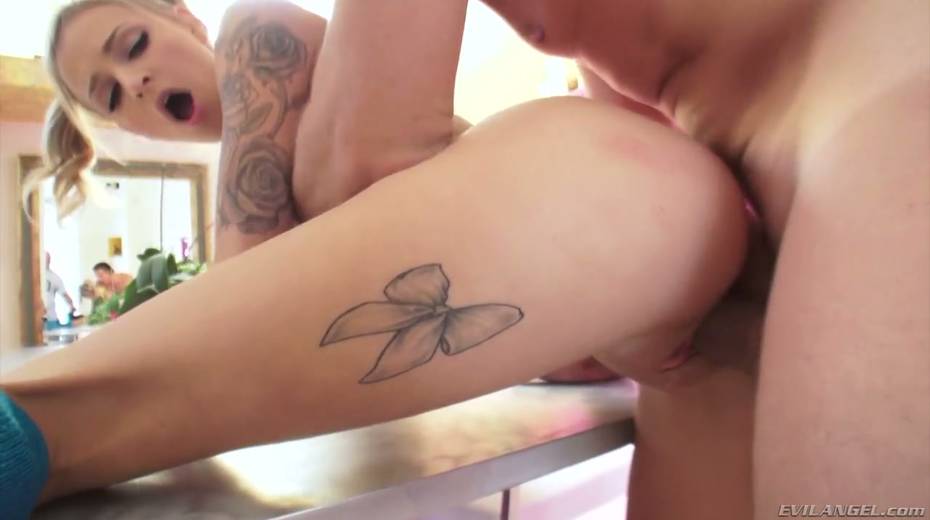 Flexible blondie with pigtails Emma Hix gets her anus slammed - 10. pic