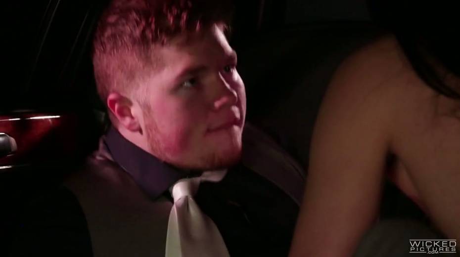 Sexy slut Bianca Breeze is fucked in the limo - 9. pic