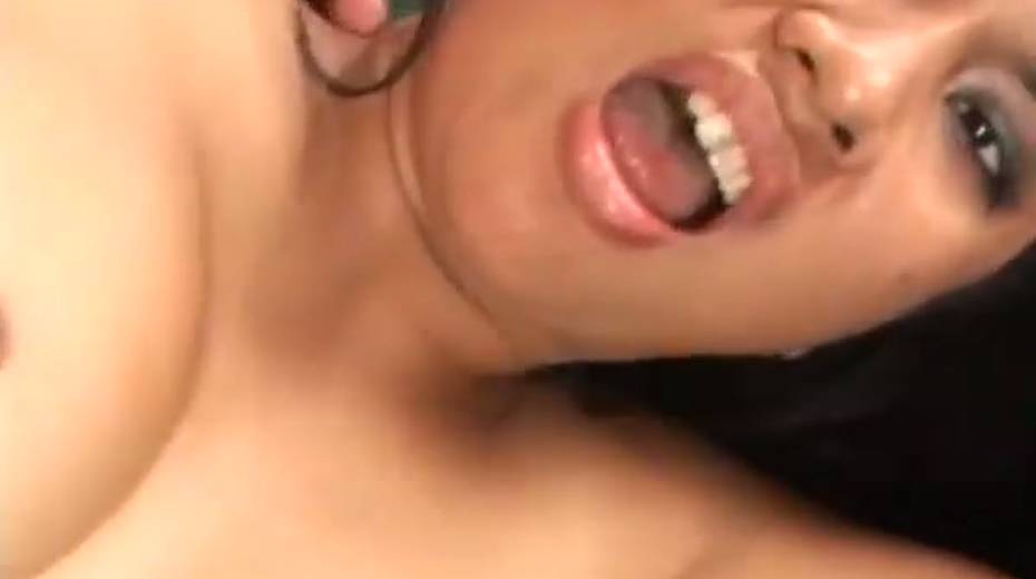 This amateur Asian chick always looks sexy while having sex - 15. pic