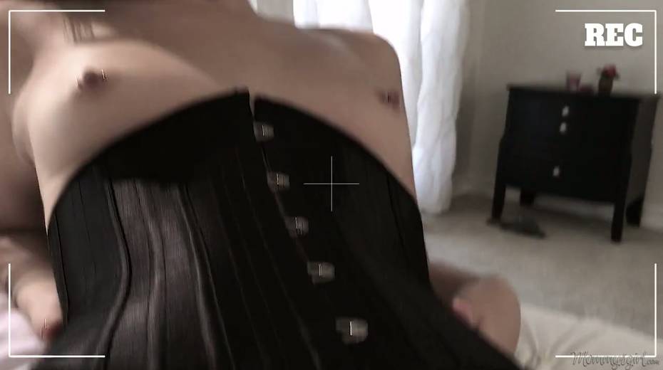 Ginger hottie Mindi Mink is eating fresh looking slit of one slutty brunette - 4. pic