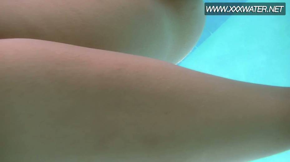 Hot diver Minnie Manga is masturbating her pussy under the water - 3. pic