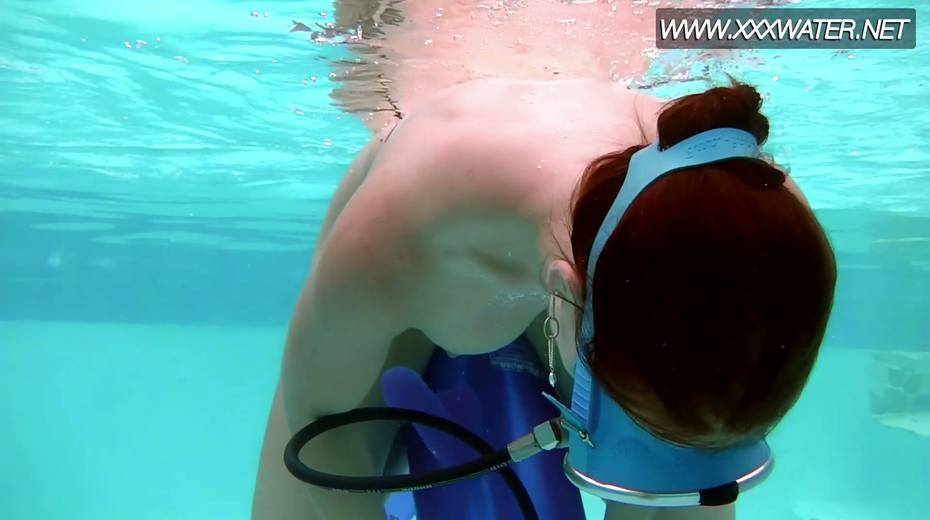 Hot diver Minnie Manga is masturbating her pussy under the water - 10. pic