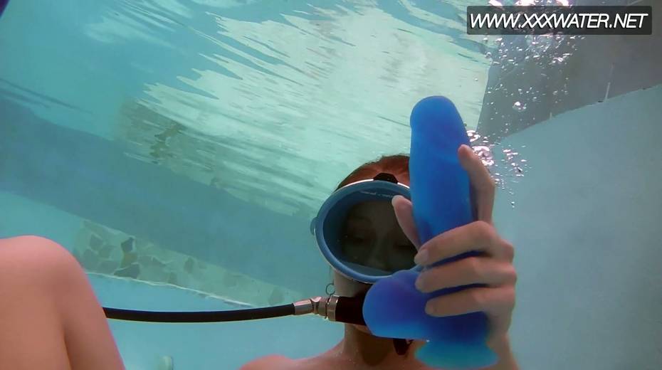 Hot diver Minnie Manga is masturbating her pussy under the water - 19. pic