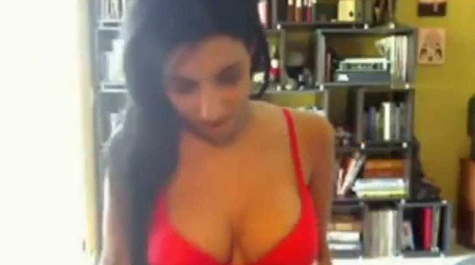Busty Indian hoe sucks her dildo first before taking it up her tight pussy - 2. pic