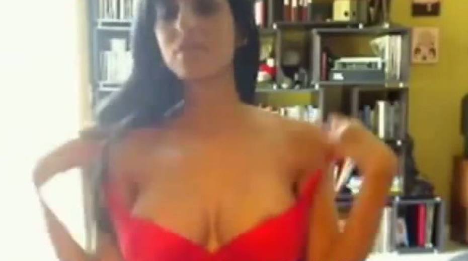 Busty Indian hoe sucks her dildo first before taking it up her tight pussy - 4. pic