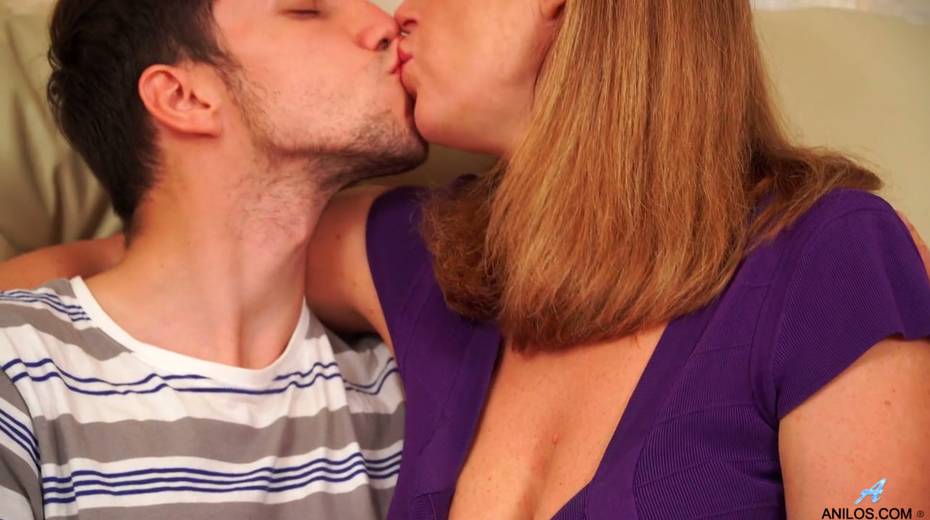 Sex-hungry step mom Marta allows stepson to penetrate her juicy slit - 4. pic