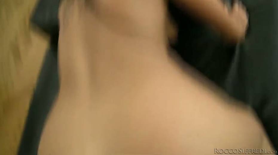 Rocco Siffredi knows how to unlock this slut's wild side - 2. pic
