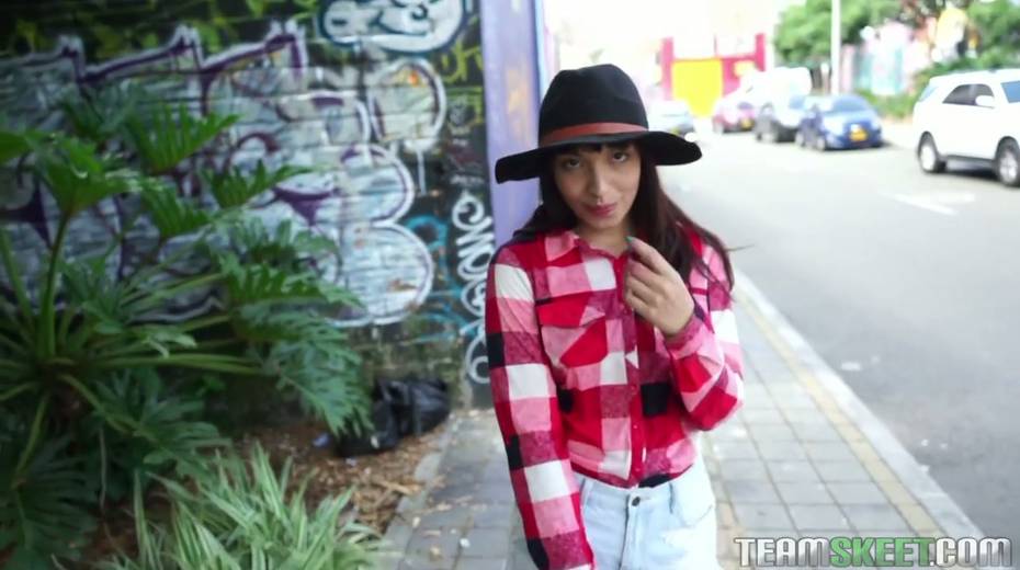 Sex-starved Colombian chick Matilda Ramos is eager for crazy sex with stranger - 2. pic
