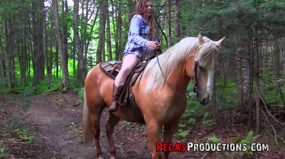 Nasty Canadian chick Fany Fantasy hooks up with one kinky dude in the forest - 2. pic