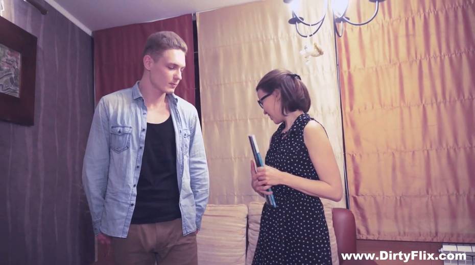 Nerdy student in glasses Rita Jalace gets facial on the first date - 5. pic