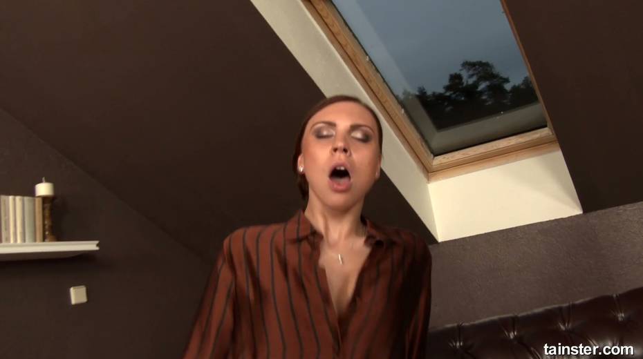 Complete hooker Sofie gets her snatch fucked pulling panties aside - 8. pic
