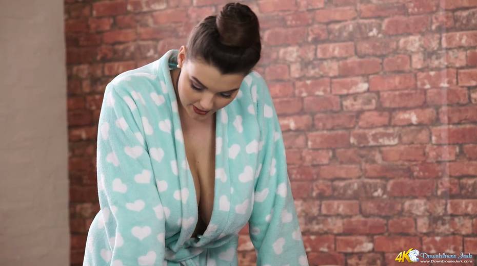 Breath taking big boobs of chubby British milf Cherry Blush - 8. pic
