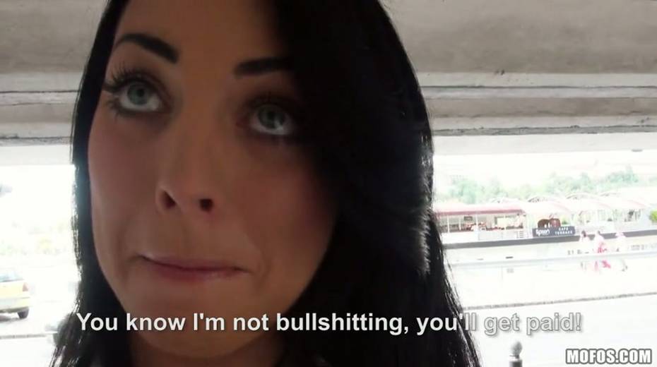 Busty temptress Suzy Fox loves giving blowjobs in public - 3. pic