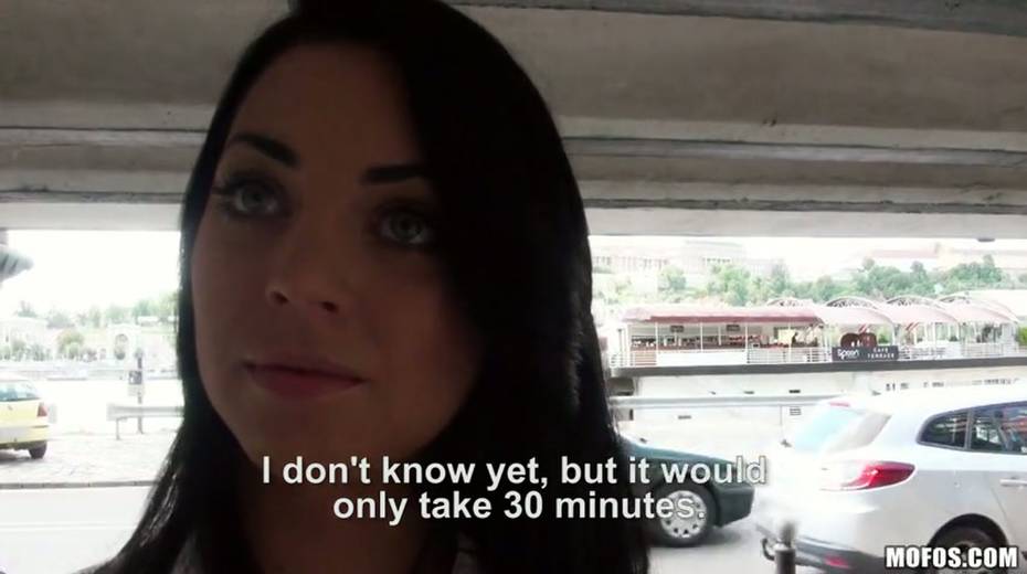 Busty temptress Suzy Fox loves giving blowjobs in public - 5. pic