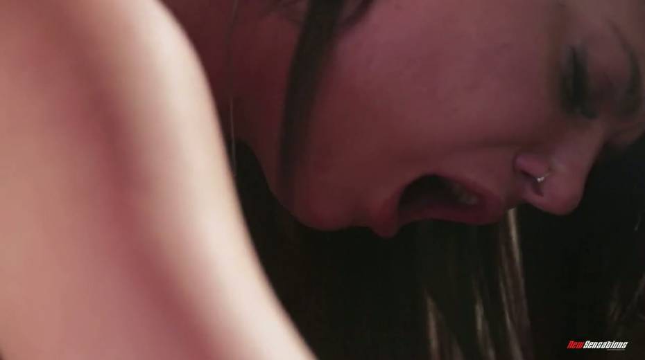Slender chick Cassandra Nix cannot imagine sex without cowgirl position - 6. pic