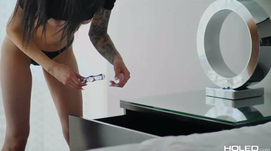 Slim babe Marley Brinx gets her tight anus stretched - 3. pic
