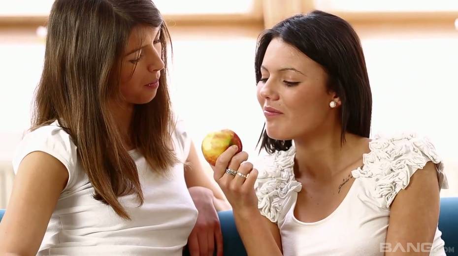 Skilled lesbian Vanessa Decker knows how to make GF cum several times - 2. pic