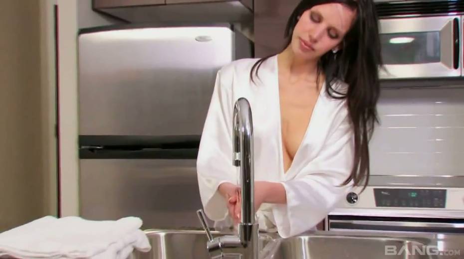 Lecherous housewife Angelina Tyler masturbates pussy sitting on the sink - 2. pic