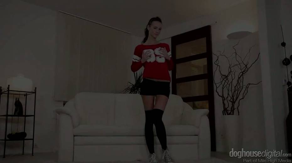 Gorgeous Czech milf Vanessa Hell strips and shows her yummy pussy - 14. pic