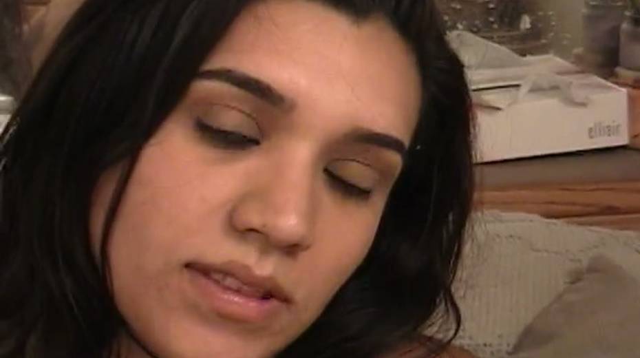 All natural brunette Latina teen hooks up with fat dude for cash - 5. pic