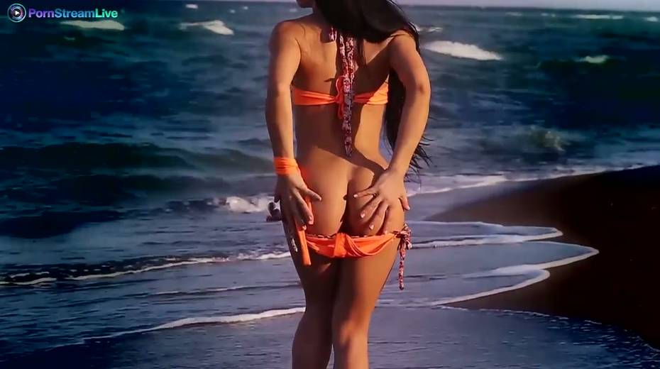 Smoking hot babe in bikini Mya Diamond gets naked and poses on the sand - 5. pic